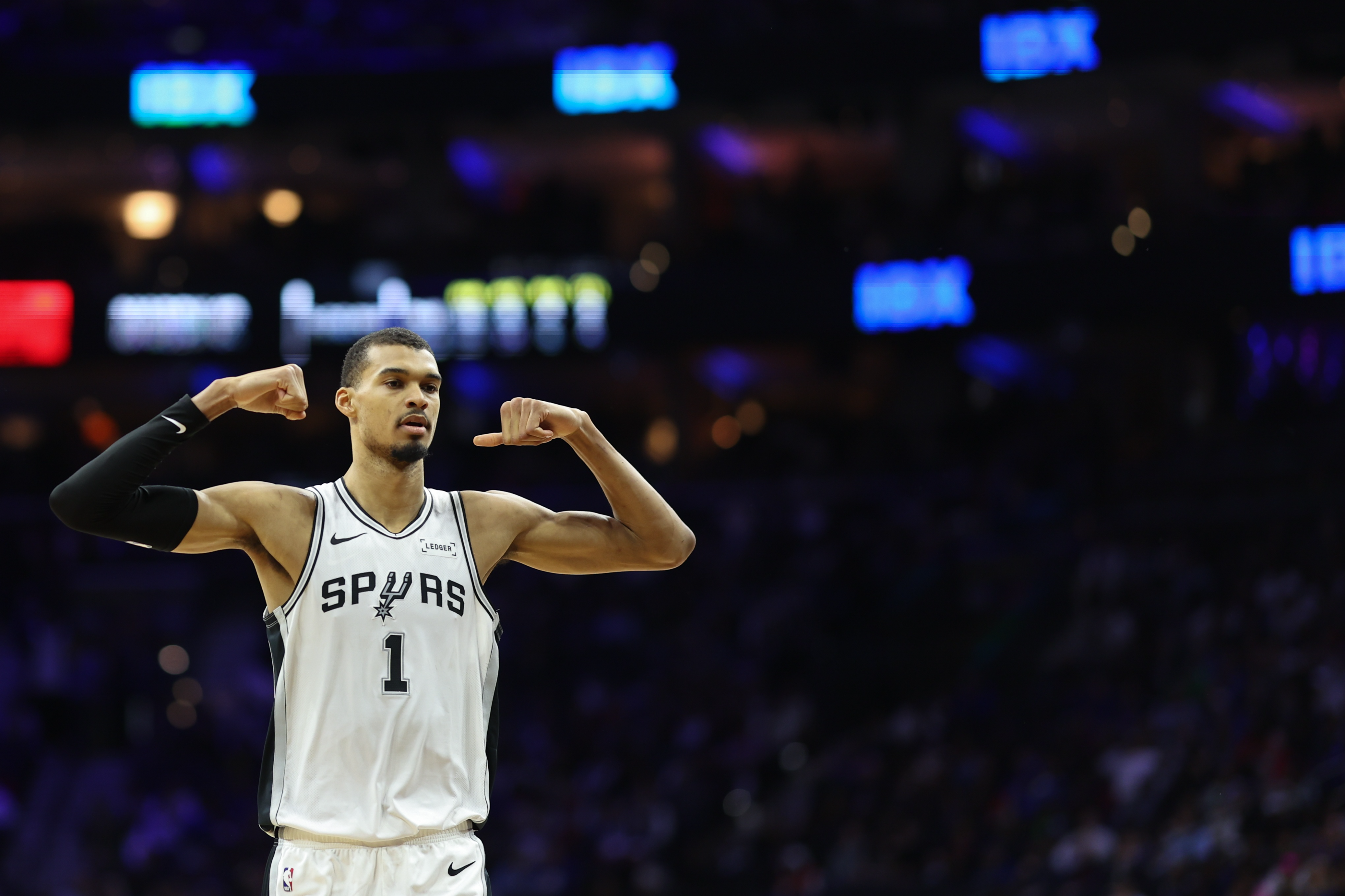 火箭输掘金,输马刺,申京阿门他们和马刺新星差在哪里?|谢泼德|凯文·杜兰特|便秘|卡斯尔|持球_新浪新闻