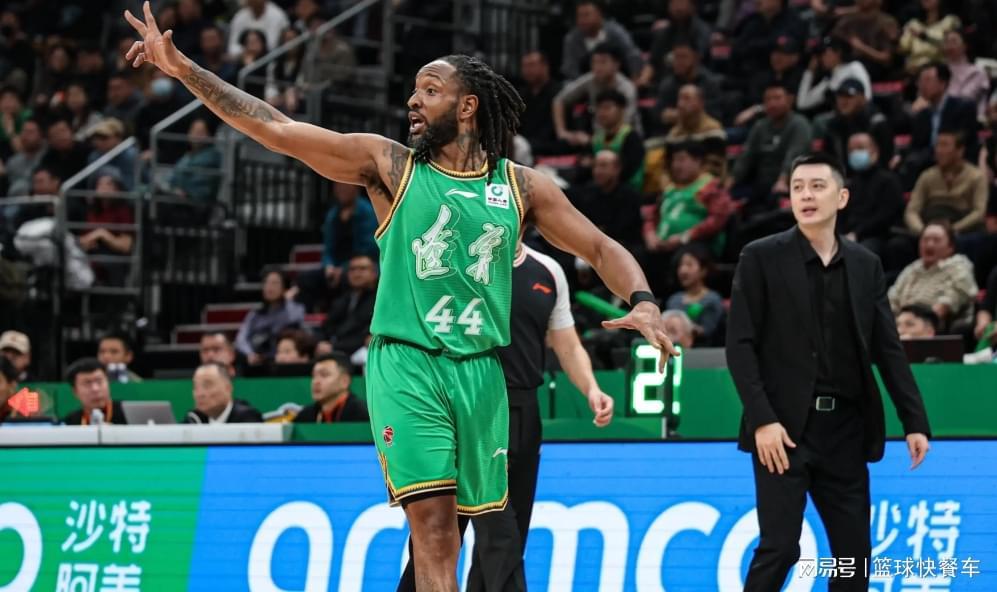 世界杯app下载-30分惨败后再狂输16分！辽篮赛后疑似内讧：杨鸣离下课不远了？