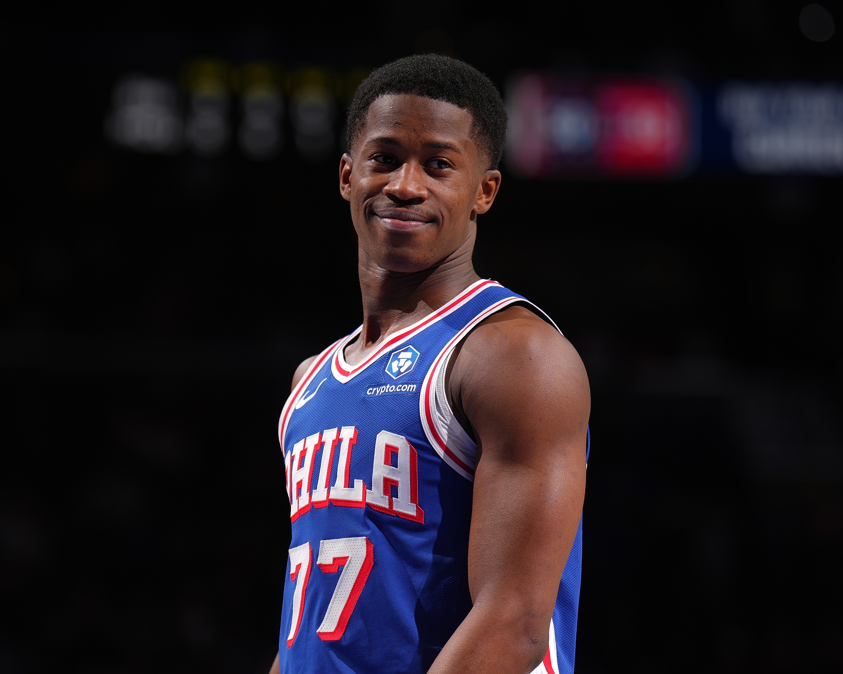 世界杯高清平台-白热化！恩比德助攻埃奇库姆三分命中 76人追到2分